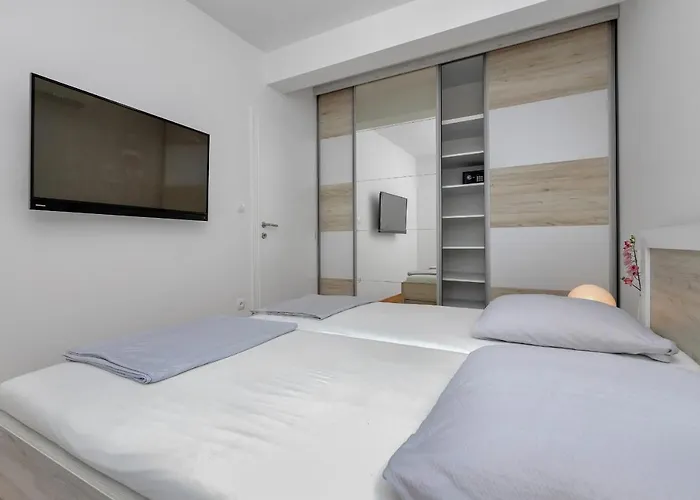 Luxury Macola Free Parking Апартаменты *