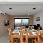 Luxury Macola Free Parking Apartment