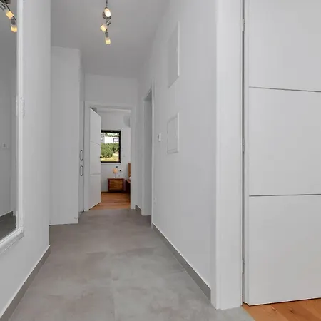 Luxury Macola Free Parking