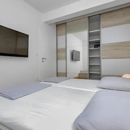 Luxury Macola Free Parking Апартаменти *