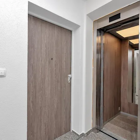 Luxury Macola Free Parking Apartment *