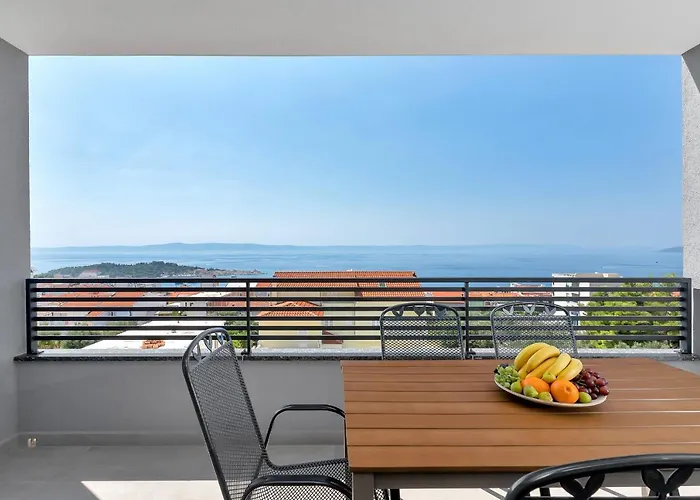 Luxury Macola Free Parking